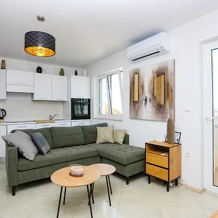 Apartament With Parking Space - 25148 *